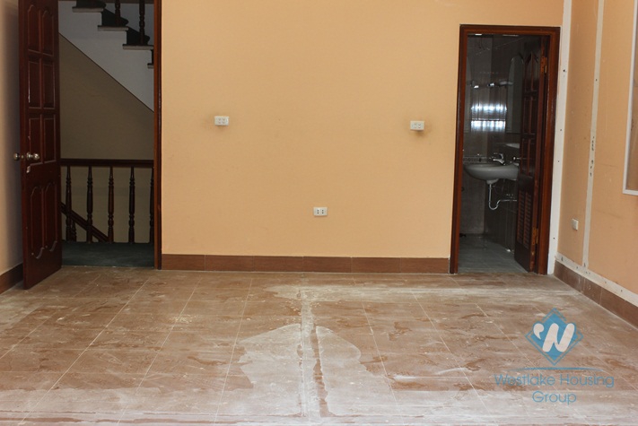 Unfurnished house available for rent in Nghi Tam street, Tay Ho, Hanoi